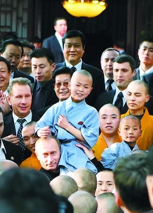 2006年普京访华,专程拜访少林寺,要和少林武僧比武,结局如